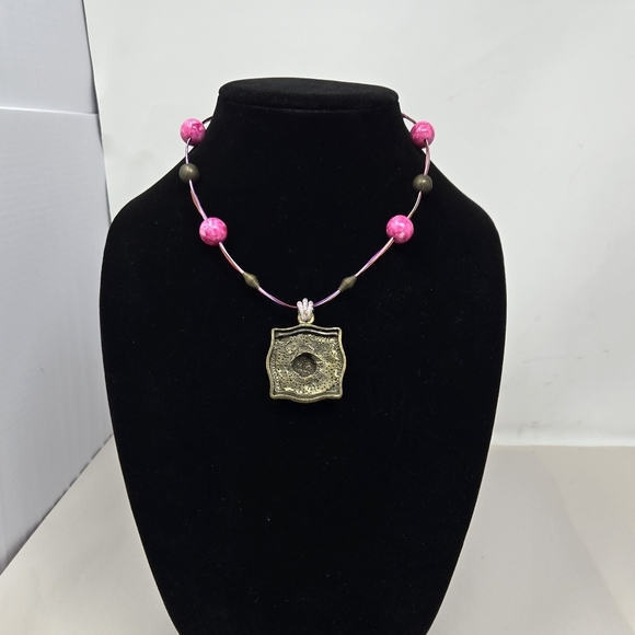 Pretty In Pink Womens Necklace Rhinestones On A Antique Look Metal & Beads Adj - Picture 7 of 10